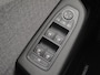 Renault Clio 1.0 TCe 90 Techno Handgeschakeld / Pack winter / Allseason banden / Navigatie via Apple Carplay of Android Auto / Achteruitrijcamera / Stuur-, en Stoelverwarming / Keyless Entry/Start / Cruise control / Draadloze telefoon lader /