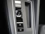 Volkswagen Golf 1.0 eTSI Life | Achteruitrijcamera | Navigatie | Adaptieve cruise control | Sfeerverlichting | Draadloze telefoonlader | CarPlay |