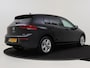 Volkswagen Golf 1.0 eTSI Life | Achteruitrijcamera | Navigatie | Adaptieve cruise control | Sfeerverlichting | Draadloze telefoonlader | CarPlay |