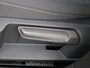 Volkswagen Golf 1.0 eTSI Life | Achteruitrijcamera | Navigatie | Adaptieve cruise control | Sfeerverlichting | Draadloze telefoonlader | CarPlay |