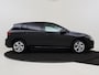 Volkswagen Golf 1.0 eTSI Life | Achteruitrijcamera | Navigatie | Adaptieve cruise control | Sfeerverlichting | Draadloze telefoonlader | CarPlay |