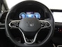 Volkswagen Golf 1.5 eTSI R-Line | Panoramadak | Navigatie | Parkeersensoren | Adaptieve cruise control | Sfeerverlichting | CarPlay | Draadloze telefoonlader |