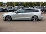 Volvo V60 2.0 B4 R-Design / Trekhaak / Panoramadak / 360Camera / Head-up / Luxe Leder / 19'' / Harman Kardon / Keyless / CarPlay / Stuur+Stoelverwarming / DAB / ACC