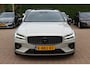 Volvo V60 2.0 B4 R-Design / Trekhaak / Panoramadak / 360Camera / Head-up / Luxe Leder / 19'' / Harman Kardon / Keyless / CarPlay / Stuur+Stoelverwarming / DAB / ACC