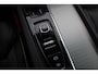 Volvo V60 2.0 B4 R-Design / Trekhaak / Panoramadak / 360Camera / Head-up / Luxe Leder / 19'' / Harman Kardon / Keyless / CarPlay / Stuur+Stoelverwarming / DAB / ACC