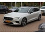 Volvo V60 2.0 B4 R-Design / Trekhaak / Panoramadak / 360Camera / Head-up / Luxe Leder / 19'' / Harman Kardon / Keyless / CarPlay / Stuur+Stoelverwarming / DAB / ACC