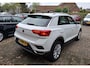 Volkswagen T-Roc 1.5 TSI Style Business. Dealer onderhouden. Navi, adap.cruise, camera, carplay, elek a.klep, etc. Prijs rijklaar.
