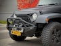 Jeep Wrangler 3.8i Sport Automaat | XRC Bumpers | Mopar Zijschermen | Rollcage | LED | Afneembaar Dak | Custom Uitlaat | Apple Carplay | 4-Zits | Offroadbanden | Hardtop