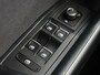 Volkswagen T-Roc 1.0 TSI Style | Navigatie | Adaptieve cruise control | CarPlay | Parkeersensoren | Draadloze telefoonlader | Climate control |