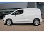 Opel Combo 136pk L1 50kWh | Navigatie | Climate control | Cruise control | Stuurverwarming | Carplay | Houtenvloer/wanden | PDC A