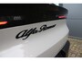 Alfa Romeo Junior 1.2 Turbo Hybrid Ibrida Speciale | Direct beschikbaar | Navigatie | Adaptieve Cruise | Led | Camera | Stoelverwarming Actieweken 1 t/m 15 november!