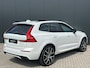 Volvo XC60 T8 Twin Engine AWD Polestar Engineered | Panoramadak | Head-up Display | Stoel & Stuurwiel verwarming | Harman Kardon | BLIS | Adaptieve Cruise Control | 360º Camera | Keyless | 22'' Lichtmetalen Velgen |
