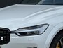 Volvo XC60 T8 Twin Engine AWD Polestar Engineered | Panoramadak | Head-up Display | Stoel & Stuurwiel verwarming | Harman Kardon | BLIS | Adaptieve Cruise Control | 360º Camera | Keyless | 22'' Lichtmetalen Velgen |
