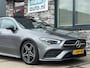 Mercedes-Benz CLA 180 AMG l PANO l SFEER l MATRIX l KEYLESS l CAMERA l SOUND l EL- STOEL l ORG.NL l 1e EIG