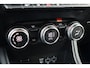 Renault Captur 1.3 TCe 130 Intens Automaat | Navigatie | Cruise Control | Camera | Climate Control | Trekhaak | Carplay