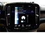 Volvo XC40 1.5 T5 Plug-in Hybrid 193kW/262pk DCT7 Ultimate Bright FACELIFT! PANORAMADAK + HARMAN/KARDON + ADAPT.CRUISE + PILOT ASSIST + NAVI SENSUS + BLIS + LANE ASSIST + EL.STOELEN + STOEL-&STUURVERWARMING + CAMERA + KEYLESS + PARKSENSOREN V&A + 19” LM-VELGEN!!