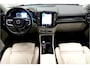 Volvo XC40 1.5 T5 Plug-in Hybrid 193kW/262pk DCT7 Ultimate Bright FACELIFT! PANORAMADAK + HARMAN/KARDON + ADAPT.CRUISE + PILOT ASSIST + NAVI SENSUS + BLIS + LANE ASSIST + EL.STOELEN + STOEL-&STUURVERWARMING + CAMERA + KEYLESS + PARKSENSOREN V&A + 19” LM-VELGEN!!