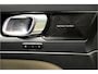 Volvo XC40 1.5 T5 Plug-in Hybrid 193kW/262pk DCT7 Ultimate Bright FACELIFT! PANORAMADAK + HARMAN/KARDON + ADAPT.CRUISE + PILOT ASSIST + NAVI SENSUS + BLIS + LANE ASSIST + EL.STOELEN + STOEL-&STUURVERWARMING + CAMERA + KEYLESS + PARKSENSOREN V&A + 19” LM-VELGEN!!