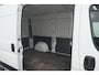 Peugeot Boxer 330 2.2 BlueHDi 140 L2H2 Premium | Navigatie | Houtenvloer In Laadruimte | Airco