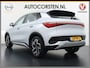 BYD Atto 3 60kWh Design SOH 100% Panoramadak Leder+Elektr.Verst. Warmtepomp Adaptieve Cruise 360°Camera Apple Carplay Android Auto Elektr.Achterklep Design Verkeersbord detectie WiFi DAB Led Rijstrooksensor Keyless Smartphone Entry Fabrieksgarantie tot 20-12-2028/150.000km Garantie op de LFP Accu tot 20-12-2030/200.000km €44.000,- Nieuw!