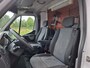 Renault Master T35 2.3 dCi L2H2 Airco Navi Camera Trekhaak Cruise Control Pdc Carkitt Schuifdeur Betonplex vloer Lat om Lat Dakdrager met trap Nette Master, goed onderhouden!