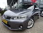 Lexus CT 200h Hybrid | AUTOMAAT | DEALER ONDERHOUDEN | TREKHAAK | LEDER | CRUISE CONTROL | CAMERA | NAVIGATIE | VIERSEIZOENEN BANDEN |