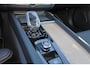Volvo XC60 T6 Plug-in hybrid AWD Ultra Dark - Luchtvering - Panorama/schuifdak - IntelliSafe Assist & Surround - 360º Camera - Harman/Kardon audio - Adaptieve LED koplampen - Nappaleder - Verwarmde voorstoelen, stuur & achterbank - Stoelventilatie - Parkeersensoren voor & achter - Elektr. bedienb. voorstoelen met geheugen - Draadloze tel. lader - 22' LMV