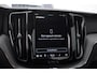 Volvo XC60 T6 350PK Automaat AWD Ultra Dark / Head-up display / Trekhaak/ Harman Kardon audio / Panoramadak / BLIS / Elektrisch bedienbare voorstoelen / Memory seats / Verwarmbare stoelen / Keyless entry /