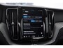 Volvo XC60 T6 350PK Automaat AWD Ultra Dark / Head-up display / Trekhaak/ Harman Kardon audio / Panoramadak / BLIS / Elektrisch bedienbare voorstoelen / Memory seats / Verwarmbare stoelen / Keyless entry /