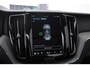 Volvo XC60 T6 350PK Automaat AWD Ultra Dark / Head-up display / Trekhaak/ Harman Kardon audio / Panoramadak / BLIS / Elektrisch bedienbare voorstoelen / Memory seats / Verwarmbare stoelen / Keyless entry /