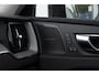 Volvo XC60 T6 350PK Automaat AWD Ultra Dark / Head-up display / Trekhaak/ Harman Kardon audio / Panoramadak / BLIS / Elektrisch bedienbare voorstoelen / Memory seats / Verwarmbare stoelen / Keyless entry /