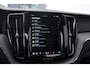Volvo XC60 T6 350PK Automaat AWD Ultra Dark / Head-up display / Trekhaak/ Harman Kardon audio / Panoramadak / BLIS / Elektrisch bedienbare voorstoelen / Memory seats / Verwarmbare stoelen / Keyless entry /