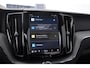 Volvo XC60 T6 350PK Automaat AWD Ultra Dark / Head-up display / Trekhaak/ Harman Kardon audio / Panoramadak / BLIS / Elektrisch bedienbare voorstoelen / Memory seats / Verwarmbare stoelen / Keyless entry /