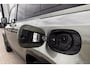 Land Rover Defender 110 2.0 P300e X-Dynamic SE | Elektrisch Panoramadak | Cold Climate Pack | Clear Sight Binnenspiegel |