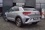 Volkswagen T-Roc 1.5 TSI DSG R-Line 150pk / Trekhaak wegklb./Panodak/ Navi Pro/ IQ LED/19 Inch LM/Camera