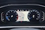 Volkswagen T-Roc 1.5 TSI DSG R-Line 150pk / Trekhaak wegklb./Panodak/ Navi Pro/ IQ LED/19 Inch LM/Camera