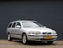 Volvo V70 2.4 Comfort Line RIJDT SUPER! LEER! NAVI! CLIMA! LM VELGEN! TREKHAAK!
