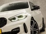 BMW 1-Serie 118i M Sport Automaat (APPLE CARPLAY, M PAKKET, STUUR/STOELVERWARMING, SFEERVERLICHTING, SPORTSTOELEN, GETINT GLAS, CRUISE, NIEUWE APK, NIEUWSTAAT)