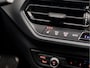 BMW 1-Serie 118i M Sport Automaat (APPLE CARPLAY, M PAKKET, STUUR/STOELVERWARMING, SFEERVERLICHTING, SPORTSTOELEN, GETINT GLAS, CRUISE, NIEUWE APK, NIEUWSTAAT)