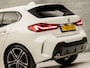 BMW 1-Serie 118i M Sport Automaat (APPLE CARPLAY, M PAKKET, STUUR/STOELVERWARMING, SFEERVERLICHTING, SPORTSTOELEN, GETINT GLAS, CRUISE, NIEUWE APK, NIEUWSTAAT)