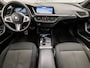 BMW 1-Serie 118i M Sport Automaat (APPLE CARPLAY, M PAKKET, STUUR/STOELVERWARMING, SFEERVERLICHTING, SPORTSTOELEN, GETINT GLAS, CRUISE, NIEUWE APK, NIEUWSTAAT)