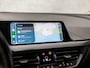 BMW 1-Serie 118i M Sport Automaat (APPLE CARPLAY, M PAKKET, STUUR/STOELVERWARMING, SFEERVERLICHTING, SPORTSTOELEN, GETINT GLAS, CRUISE, NIEUWE APK, NIEUWSTAAT)