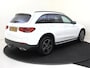 Mercedes-Benz GLC 300e 4MATIC Panoramadak / Nightpakket / Elektr. Trekhaak / Parkeercamera / Stoelverwarming / Treeplanken