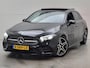 Mercedes-Benz A-klasse 180 Business Solution AMG Night Edition (SFEERVERLICHTING, PANORAMADAK, STOELVERWARMING, WIDESCREEN DASH)