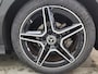 Mercedes-Benz A-klasse 180 Business Solution AMG Night Edition (SFEERVERLICHTING, PANORAMADAK, STOELVERWARMING, WIDESCREEN DASH)
