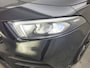 Mercedes-Benz A-klasse 180 Business Solution AMG Night Edition (SFEERVERLICHTING, PANORAMADAK, STOELVERWARMING, WIDESCREEN DASH)