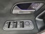 Mercedes-Benz A-klasse 180 Business Solution AMG Night Edition (SFEERVERLICHTING, PANORAMADAK, STOELVERWARMING, WIDESCREEN DASH)