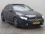 Mercedes-Benz A-klasse 180 Business Solution AMG Night Edition (SFEERVERLICHTING, PANORAMADAK, STOELVERWARMING, WIDESCREEN DASH)