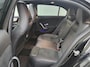 Mercedes-Benz A-klasse 180 Business Solution AMG Night Edition (SFEERVERLICHTING, PANORAMADAK, STOELVERWARMING, WIDESCREEN DASH)