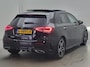 Mercedes-Benz A-klasse 180 Business Solution AMG Night Edition (SFEERVERLICHTING, PANORAMADAK, STOELVERWARMING, WIDESCREEN DASH)
